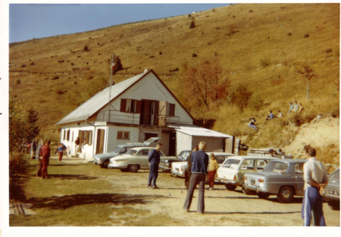 Le refuge AMW et la chaume de Gustermatt dans les années 70. Source : Association AVW